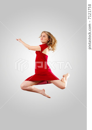 Young female dancer jumping Young female dancer jumping 7121758