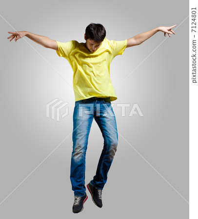 Young man dancing and jumping 7124801