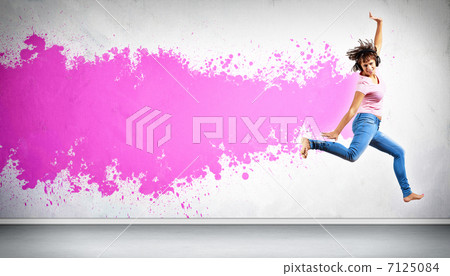 Modern style dancer posing 7125084