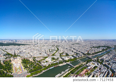 俯瞰巴黎的晴朗天氣（從艾菲爾鐵塔看） 7127458