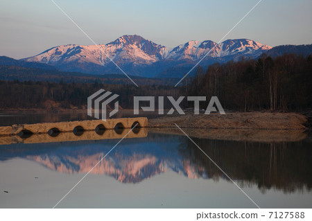 Tangshu Betsu bridge and spring mountain Nipetsozu in spring 7127588