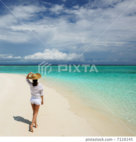 Woman at beach 7128145