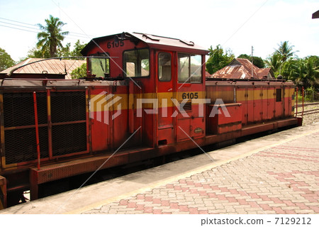 紅色內燃機車停止(東馬來西亞/婆羅洲島) 紅色內燃機車停止(東馬來西亞/婆羅洲島) 7129212
