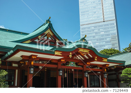 靖國神社和辦公樓 7129449