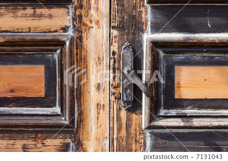 door handles of input,closed and locked old door 7131043