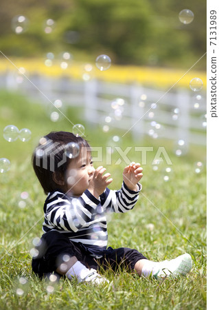 Girls in soap bubbles Girls in soap bubbles 7131989
