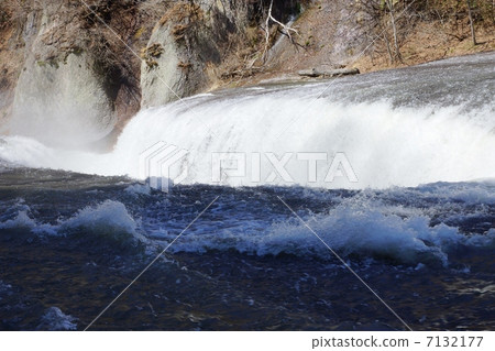 Natural landscape · Light and shadow of Takiguchi of Fuji split waterfall · Horizontal position 7132177