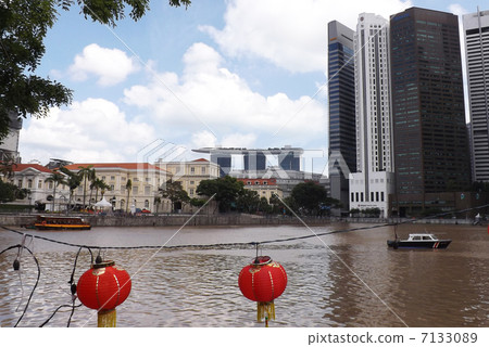 Beside the Marina Bay Sands from the boat key 7133089