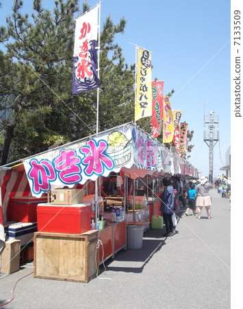 There are stalls at events and festivals 7133509