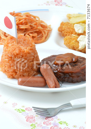 Children's lunch 7133674