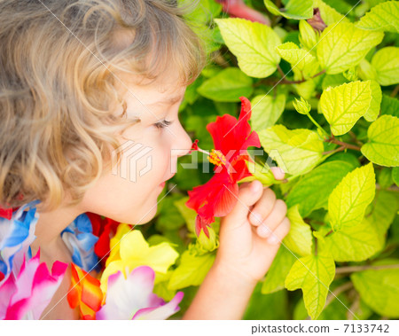 Child with tropic flower Child with tropic flower 7133742