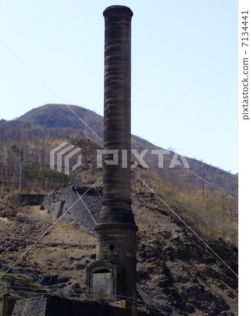 Ashio Copper Mt. Motoyama冶煉廠的痕跡和煙囪 7134441