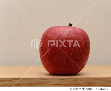 Apple  7136657