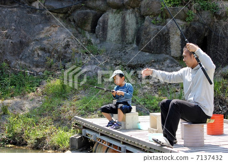 父母喜歡釣魚 7137432