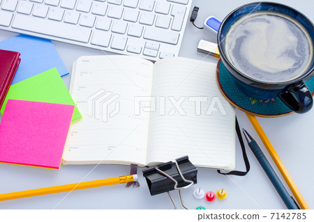 open note book on working table 7142785