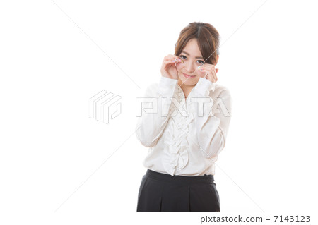 Business woman cries 7143123