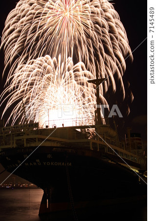 2012 Yokohama Sparkling Twilight's fireworks Yamashita Park front sea 2012 Yokohama Sparkling Twilight's fireworks Yamashita Park front sea 7145489