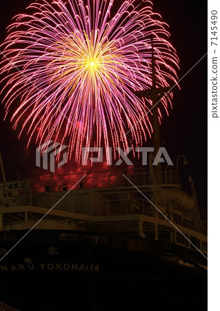 2012 Yokohama Sparkling Twilight's fireworks Yamashita Park front sea 2012 Yokohama Sparkling Twilight's fireworks Yamashita Park front sea 7145490
