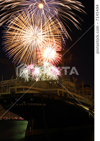 2012 Yokohama Sparkling Twilight's fireworks Yamashita Park front sea 2012 Yokohama Sparkling Twilight's fireworks Yamashita Park front sea 7145494
