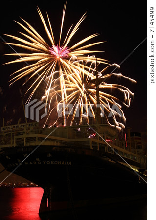 2012 Yokohama Sparkling Twilight's fireworks Yamashita Park front sea 2012 Yokohama Sparkling Twilight's fireworks Yamashita Park front sea 7145499