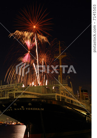 2012 Yokohama Sparkling Twilight's fireworks Yamashita Park front sea 2012 Yokohama Sparkling Twilight's fireworks Yamashita Park front sea 7145503