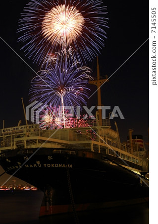 2012 Yokohama Sparkling Twilight的煙花山下公園前海 2012 Yokohama Sparkling Twilight的煙花山下公園前海 7145505