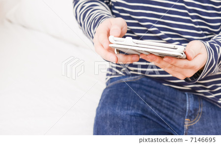 男手操作平板電腦 男手操作平板電腦 7146695