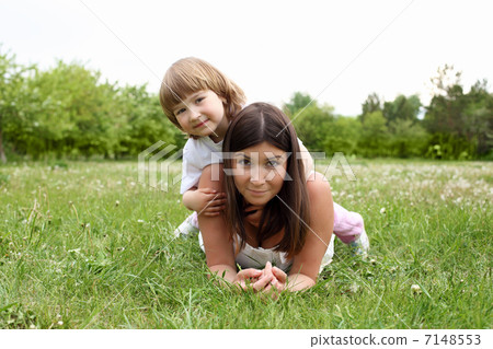 itlle girl with her mother outdoors 7148553