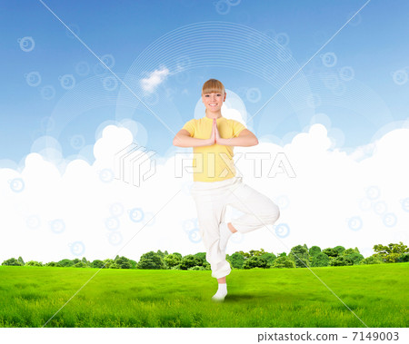 Portrait of a young woman meditating on nature Portrait of a young woman meditating on nature 7149003