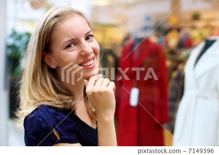 Young woman doing shopping 7149396