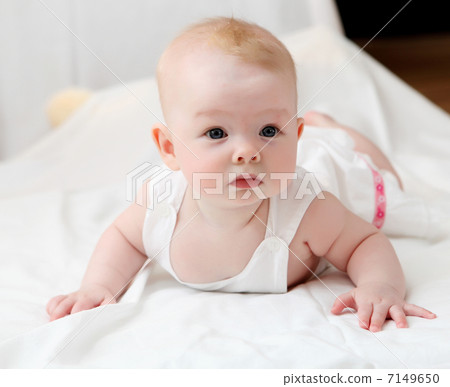 cute infant 7149650