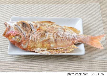 Salt-grilled sea bream 7154197