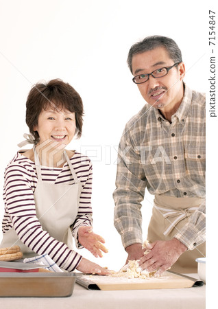 Senior couple making bread Senior couple making bread 7154847