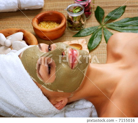 Spa Mud Mask. Woman in Spa Salon 7155016