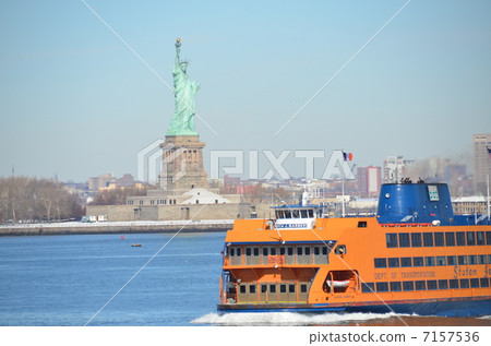 New York The Statue of Liberty 7157536