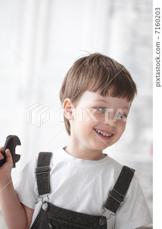 child with tool 7160203