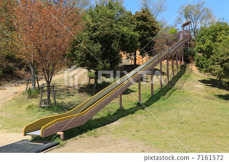 Roller type slide base 7161572