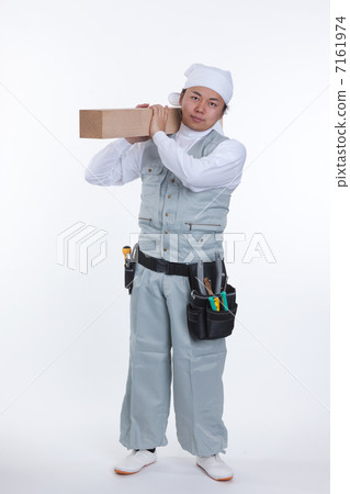 Carpenter carrying wood 7161974