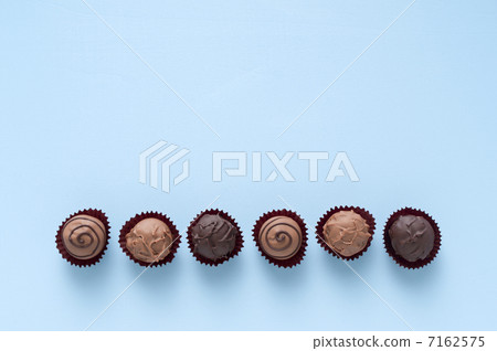 Chocolate truffle 7162575