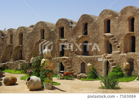 Tunisia Medonin 7163084