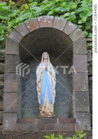 Statue of Virgin Mary 7164498