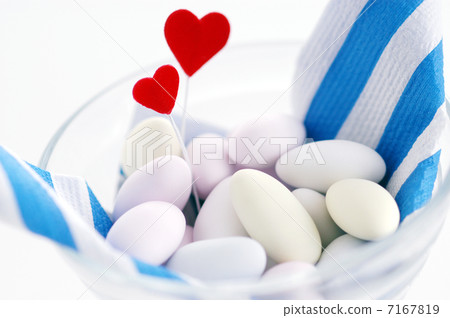 拖動和紅色的心 7167819