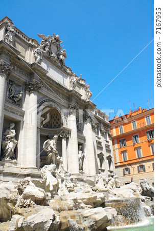 Fountain di Trevi in Rome 7167955