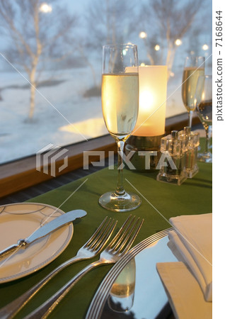 Champagne to drink before dinner at the resort Champagne to drink before dinner at the resort 7168644