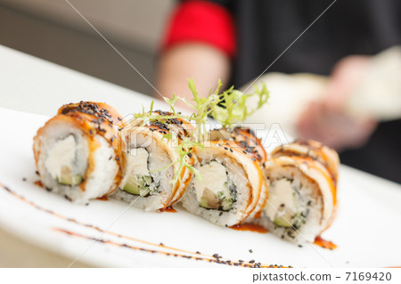 tasty sushi 7169420