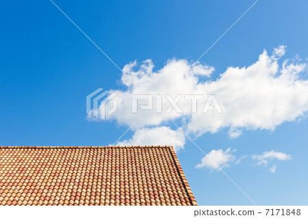 Roof of western tile and sky 7171848
