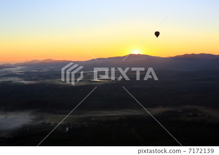 Sky and hot air balloon before dawn 7172139