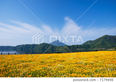 Spring lakes on Ikeda and Mt. Kaidomi 7174698