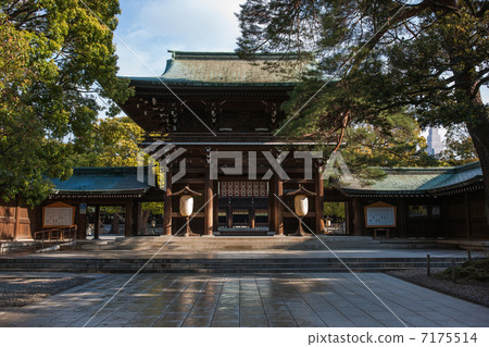 Meiji Jingu Shinto gate 7175514