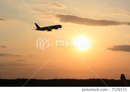 成田機場在晚上 7176515